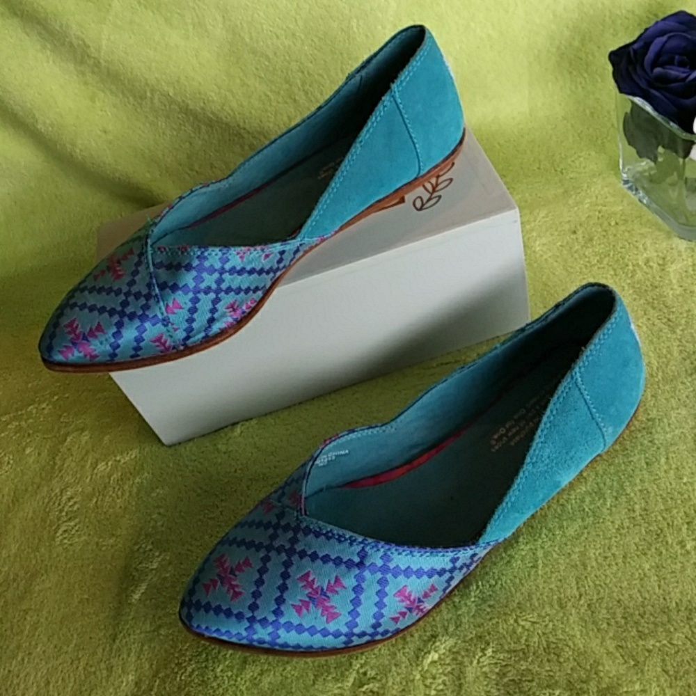 TOMS FLAT SHOES
